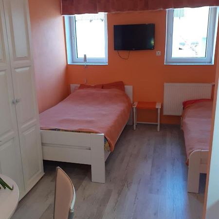 Wynajem Apartamentow I Pokoi. Ustronie Morskie Eksteriør billede