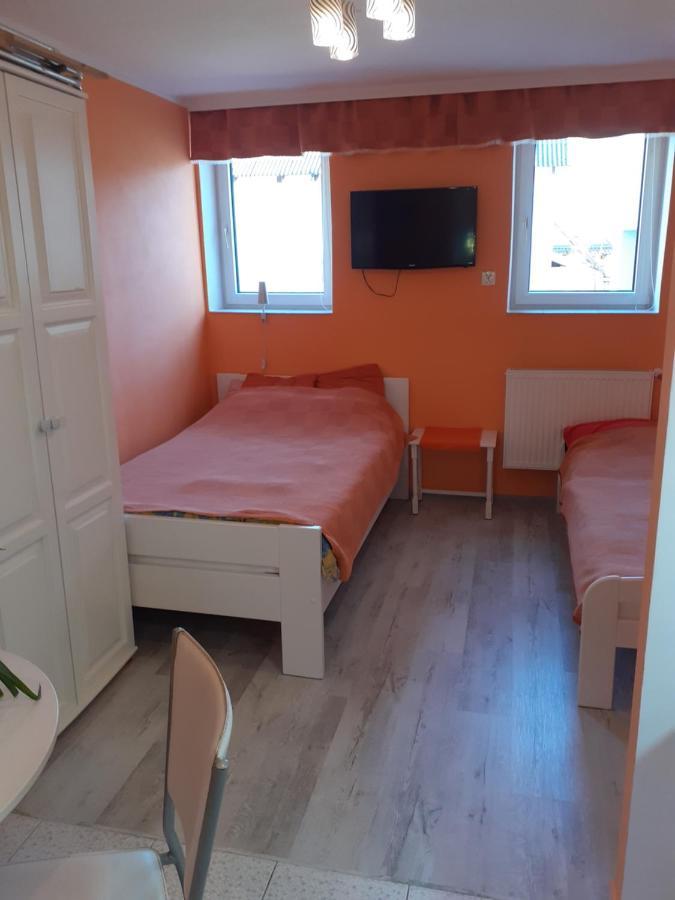 Wynajem Apartamentow I Pokoi. Ustronie Morskie Eksteriør billede