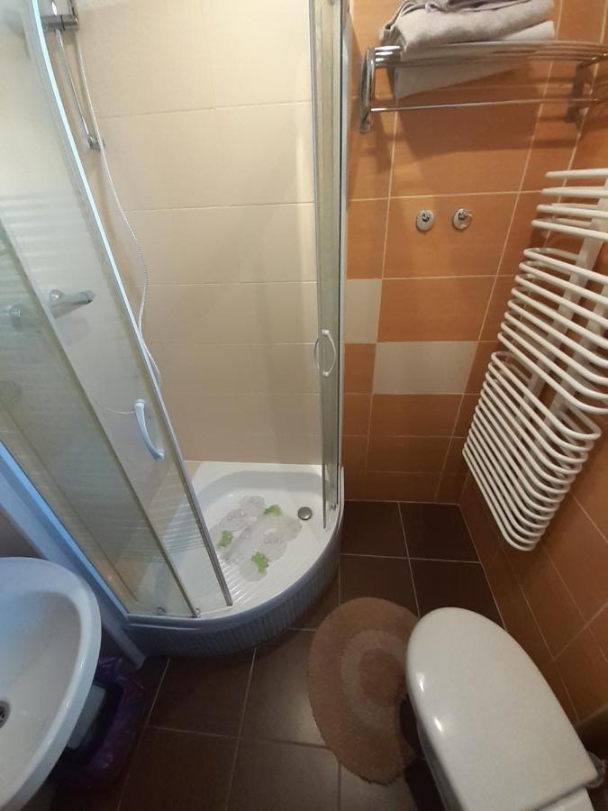 Wynajem Apartamentow I Pokoi. Ustronie Morskie Eksteriør billede