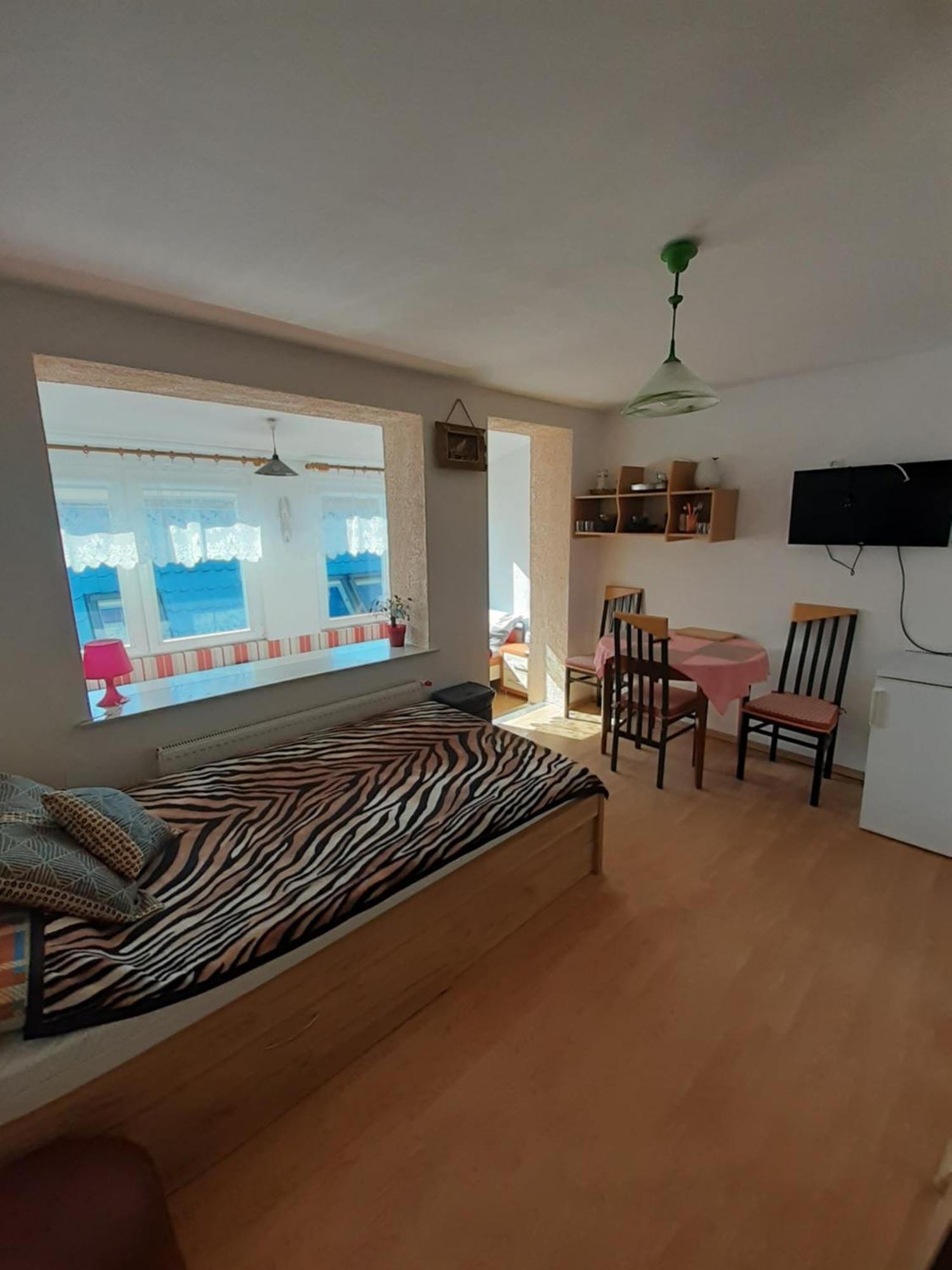 Wynajem Apartamentow I Pokoi. Ustronie Morskie Eksteriør billede